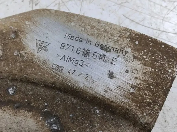 Porsche Taycan Bakre bromsskivsskydd OEM 971615611E image 3