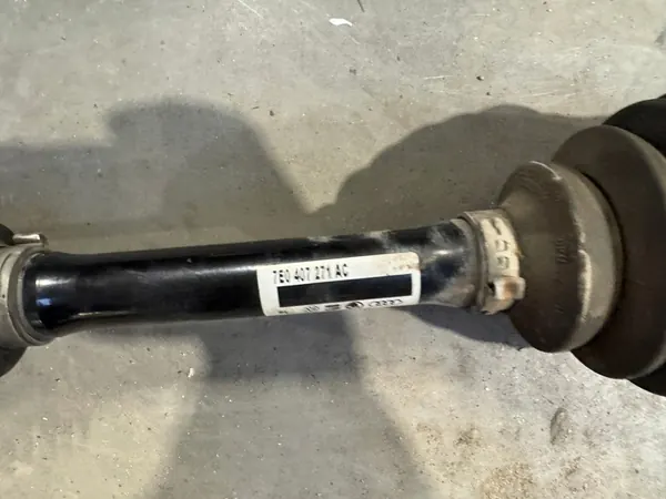 VW T6 2.0 TDI Vänster Framhjulaxel image 3