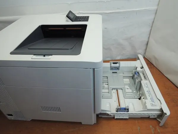 Stampante HP Color LaserJet Enterprise M552dn image 4