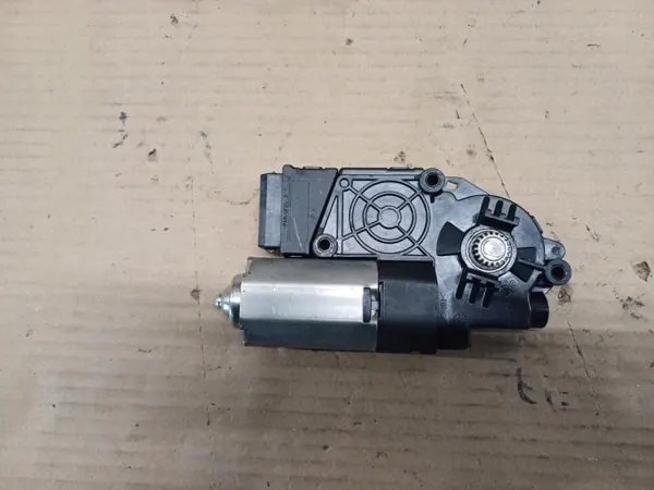 Moteur de toit ouvrant Opel Mokka OEM 50006585 - Occasion image 3