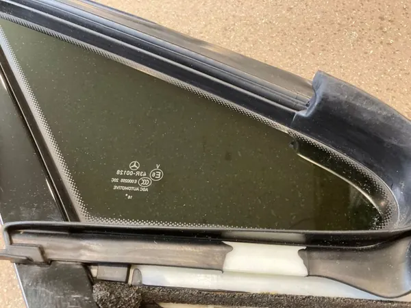 Vidro traseiro carroçaria Mercedes-Benz E W238 OEM A2386709000 image 9
