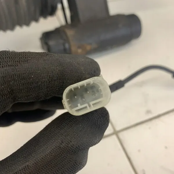 Ilmatanko taka vasen OEM 883733328 BMW 7 G11 G12 image 3