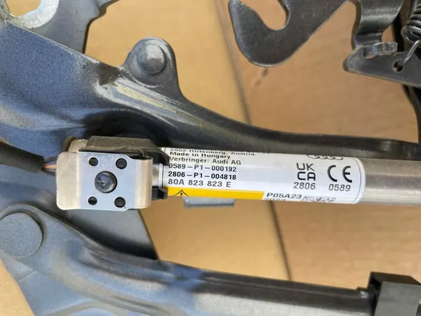 Bisagra de capó izquierda Audi Q5 Lift 80A823301D OEM image 3