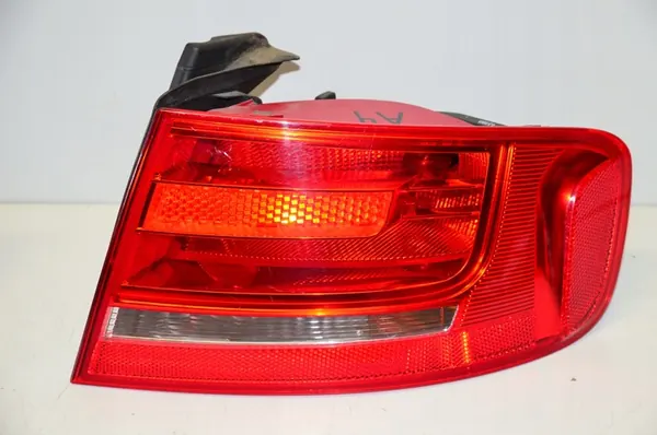 Luz trasera derecha Audi A4 B8 Sedan image 3