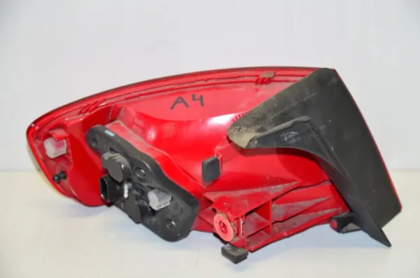 Luz trasera derecha Audi A4 B8 Sedan image 4