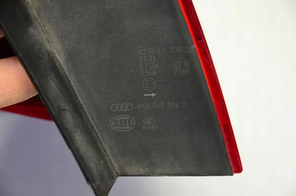 Luz trasera derecha Audi A4 B8 Sedan image 8