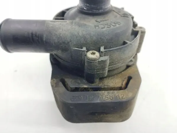 Pompe à eau Mercedes-Benz OEM 02775812 pour CLS C219 image 3
