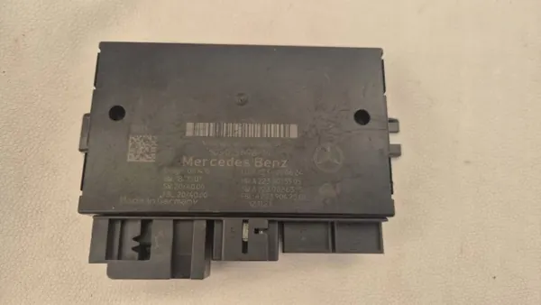 Módulo engate Mercedes OEM A2239000624 - Usado image 2