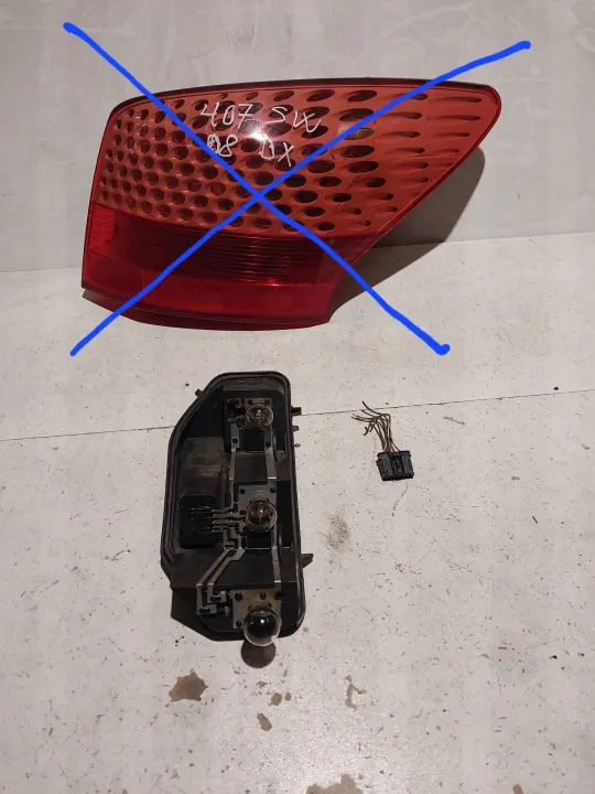 Baklykta Glödlampfäste Höger OEM TBS12070 image 2