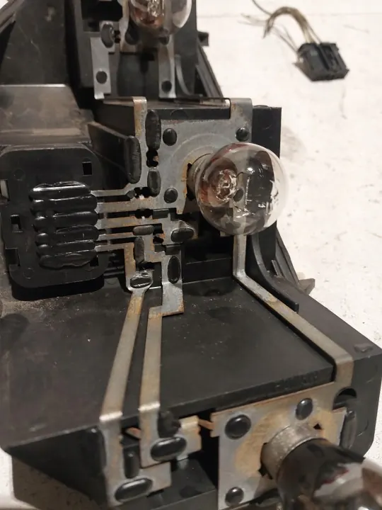 Baklykta Glödlampfäste Höger OEM TBS12070 image 4