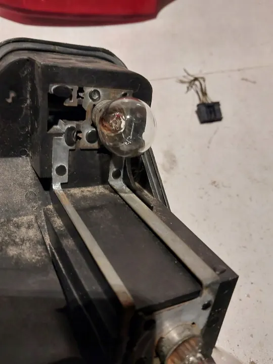 Baklykta Glödlampfäste Höger OEM TBS12070 image 5