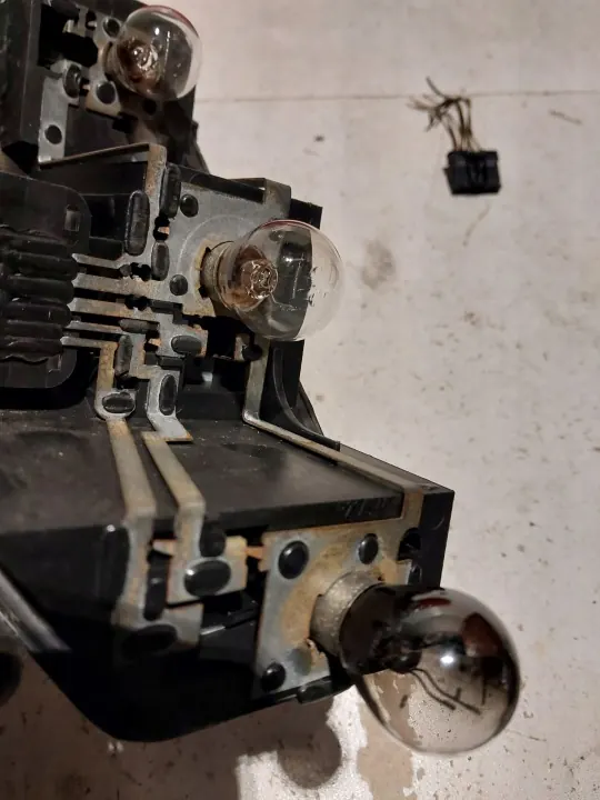 Baklykta Glödlampfäste Höger OEM TBS12070 image 6