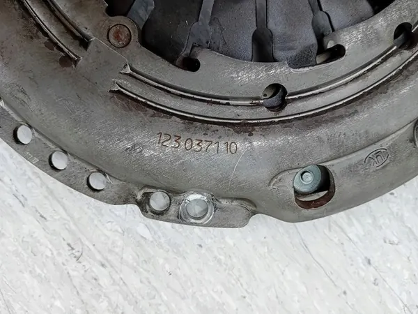 Embreagem completa Toyota RAV4 II 2.0 D-4D OEM 123037110 image 4