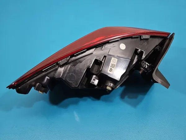 Luz trasera derecha guardabarros Skoda Octavia IV Kombi LED image 6