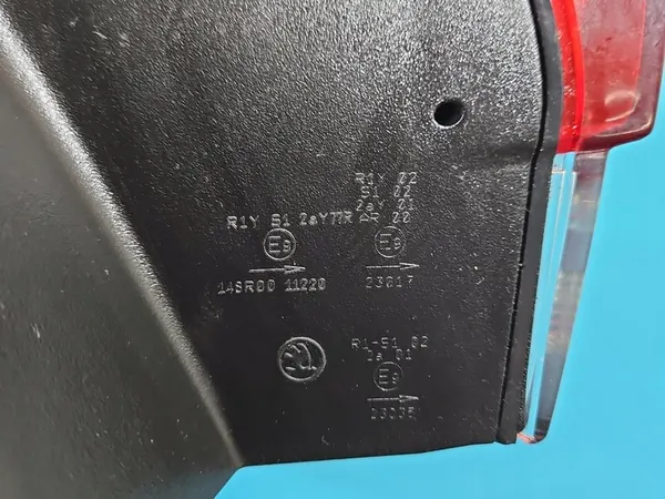 Luz trasera derecha guardabarros Skoda Octavia IV Kombi LED image 8