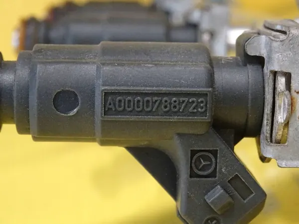 Brandstofrail Mercedes A W168 1.4B A0000788723 image 3