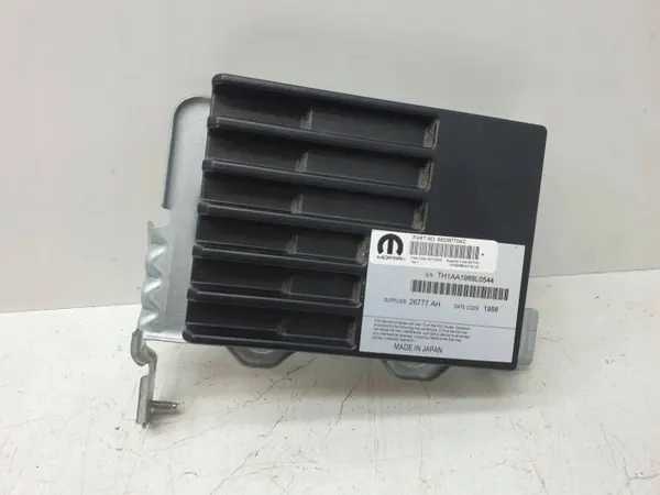 Chrysler Verstärker OEM 68338770AC - Gebraucht image 2