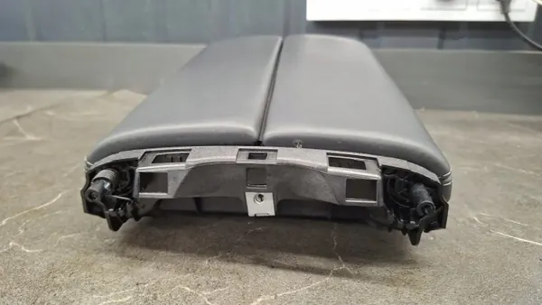 Accoudoir OEM A1676802101 pour Mercedes GLE53 - Occasion image 4