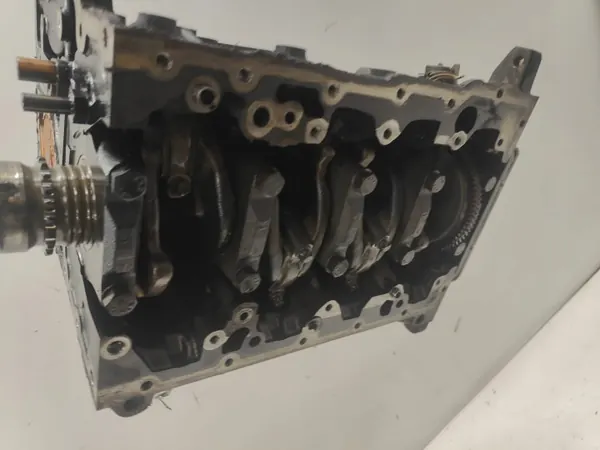 Motorblock nedre del OEM 7786664 BMW E90 E91 2.0 D image 3