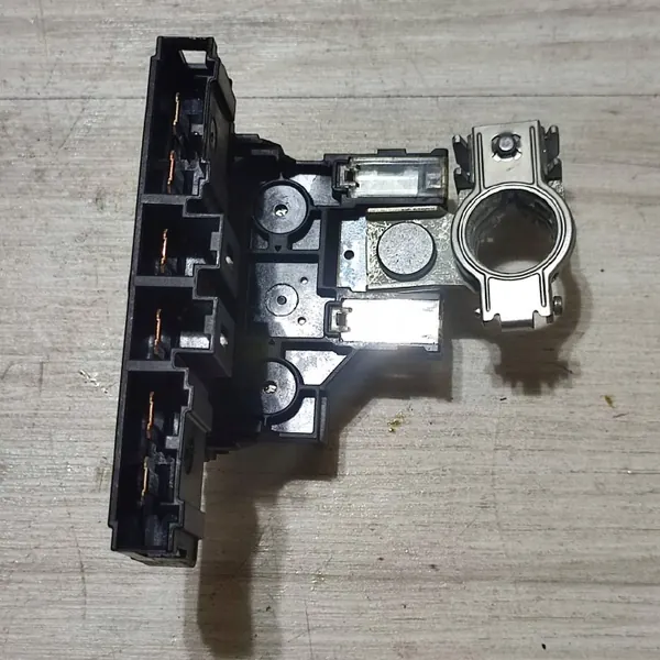 Abrazadera Dacia Jogger usada OEM F9083190 image 3