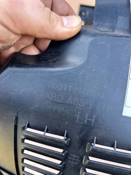 KIA RIO II 05-11 Etuvasen Lokasuoja OEM 868111G000 image 2