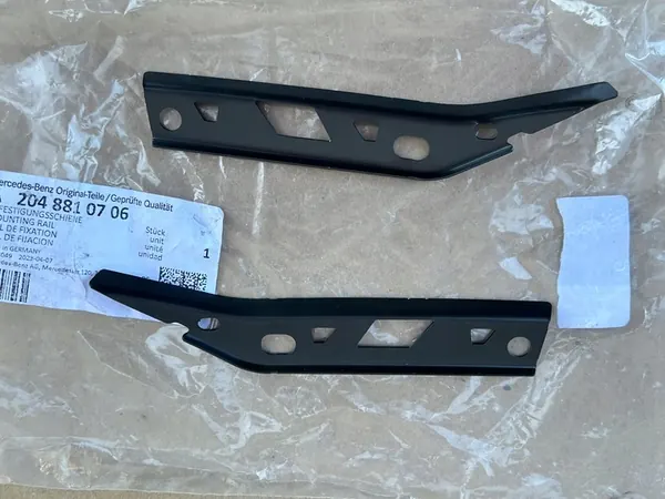 MERCEDES C-KLASA W204 FRAMSTÖTTSFÄSTE OEM image 2