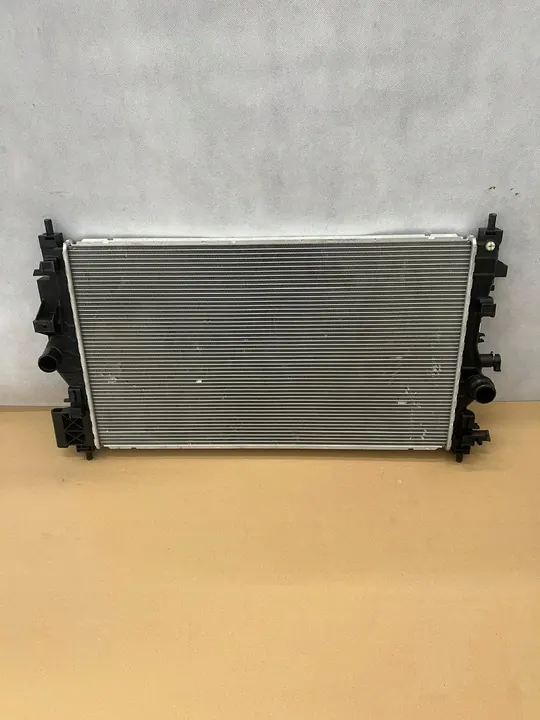 Vattenkylare Opel Zafira C 11-19 OEM 39074655 image 2