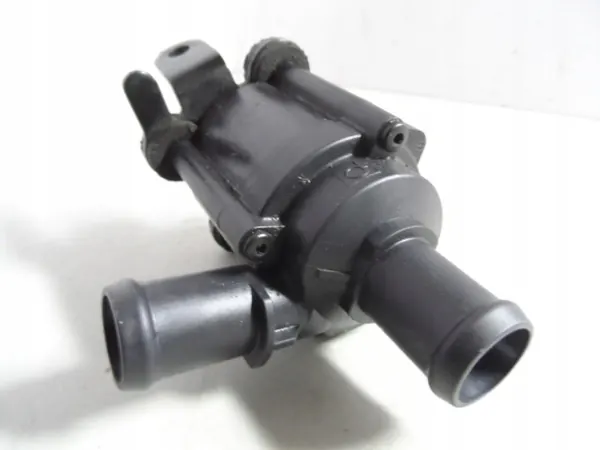 Vattenpump VW Jetta 5C 1.8 TFSI USA 5C0122063E image 6