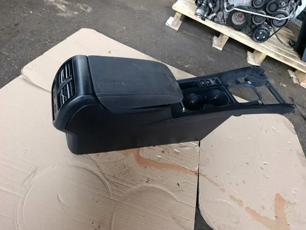 VW PASSAT B8 middenconsole armsteun OEM compleet image 2