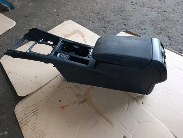 VW PASSAT B8 middenconsole armsteun OEM compleet image 3