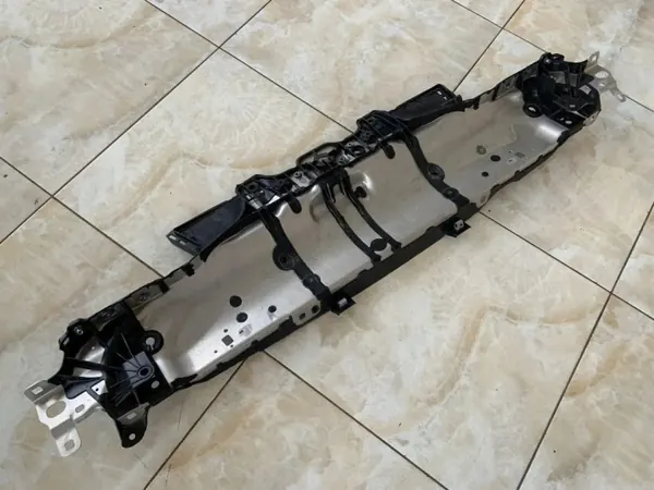 Brace dianteiro superior OEM 95B805931F Porsche Macan image 2