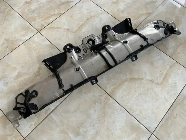 Brace dianteiro superior OEM 95B805931F Porsche Macan image 3