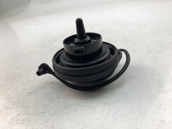 Polttoainekorkki OEM 7N0201550C Skoda Octavia III:lle image 4