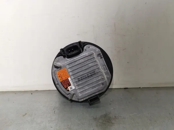 Balasto Xenon Subaru OEM 601500077192 - Usado image 3