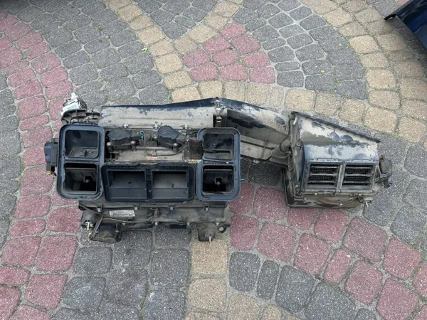 Mercedes-lämmittin OEM A2118300761 W211-malliin - Käytetty image 2
