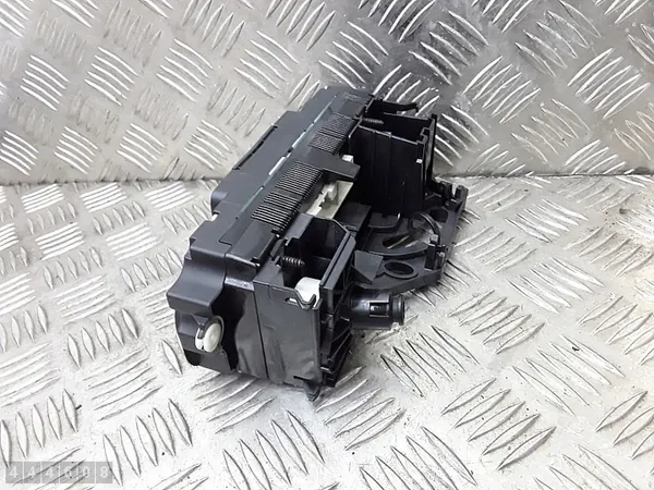 Module de contrôle climatique VW Golf Plus 2009 5M2820045A image 2