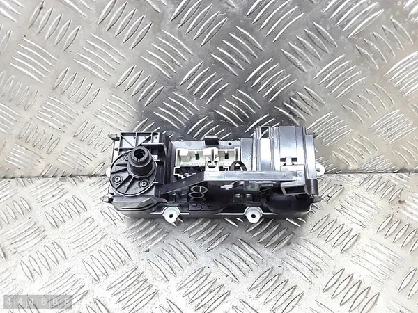 Module de contrôle climatique VW Golf Plus 2009 5M2820045A image 4