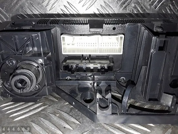 Module de contrôle climatique VW Golf Plus 2009 5M2820045A image 5