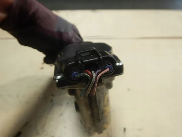 Mazda OE S550-20300 válvula EGR image 4