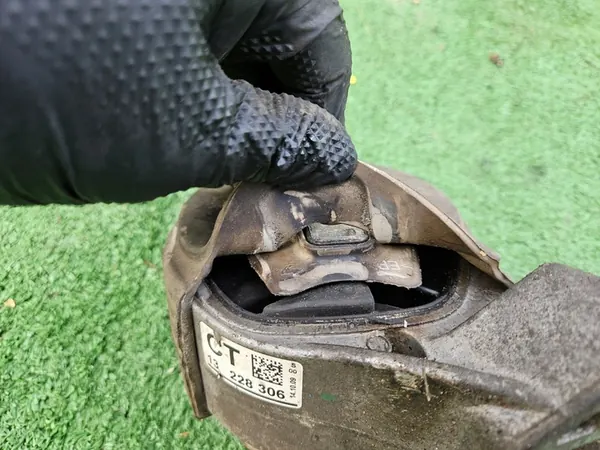 Supporto motore Opel Insignia A 2.8 V6 13228306CT image 5