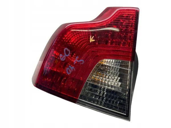 LÁMPARA TRASERA DERECHA VOLVO V6O EUROPA image 4