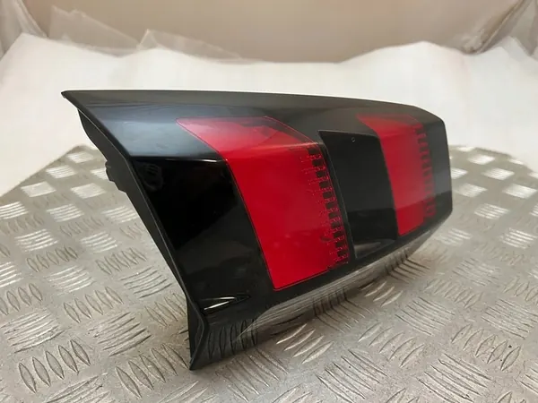 Peugeot 5008 II 2017 Luz de maletero izquierda 9811027880 image 3