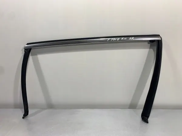 Jaguar F-Pace Takaikkunan Lista OEM FBZ19069 image 2