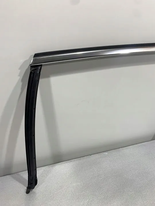 Jaguar F-Pace Takaikkunan Lista OEM FBZ19069 image 3