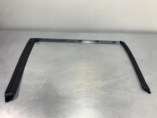 Jaguar F-Pace Takaikkunan Lista OEM FBZ19069 image 4