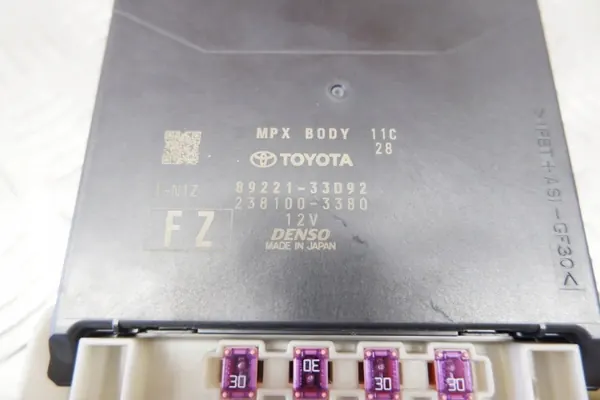 Módulo Confort Lexus ES OEM 8922133D92 Usado image 6