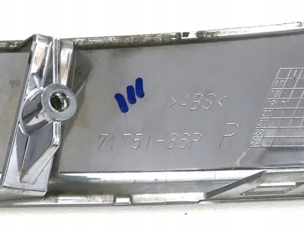 Suzuki OE 71751-86R Moldura Cromada Parachoques LED image 3
