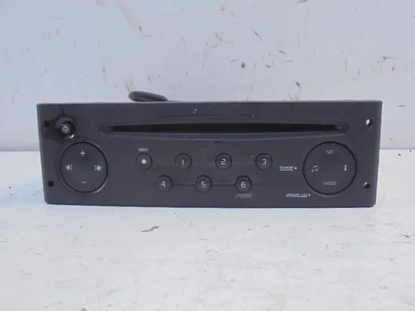 Rádio Renault Clio II OEM 8200633621 - Usado image 2