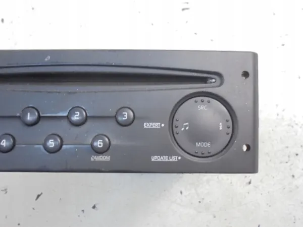 Rádio Renault Clio II OEM 8200633621 - Usado image 4