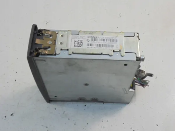Rádio Renault Clio II OEM 8200633621 - Usado image 7